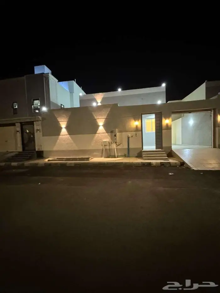 دور فاخر للبيع حي المحيسن بالقرب من القطار على شارعين فرصة 1