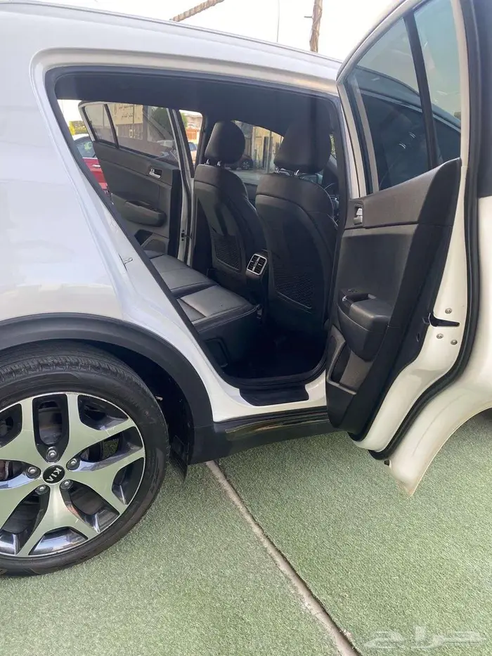 كيا سبورتاج 2019 فل ديزل المكينه 1600وارد كوريا جمارك للبيع 36