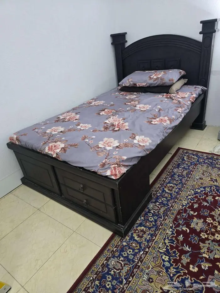 سريرنفرونص خشب صلب نظيف مع مرتبة جديدة 0