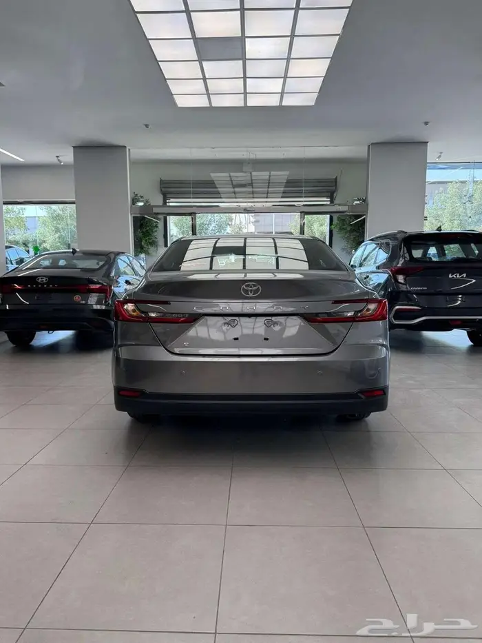 تويوتا كامري E بنزين استاندر رمادي موديل 2025 سعودي اقساط 1