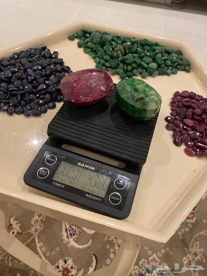 ياقوت وزمرد وزفير بعشر ريال الفص 0