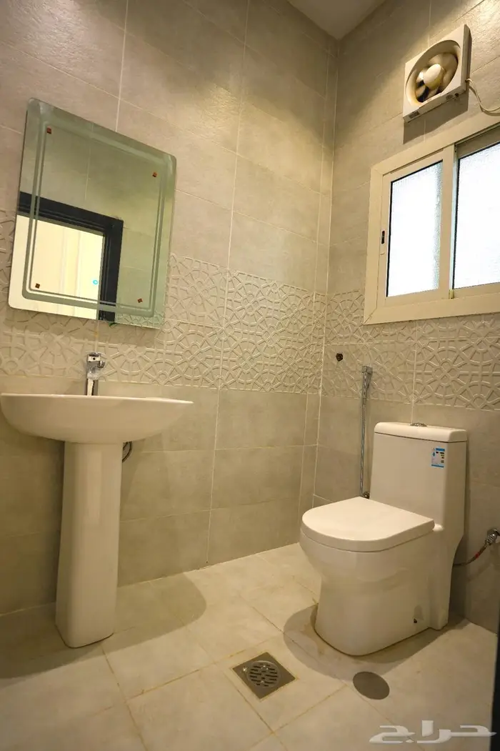 شقه فاخره واسعه 10