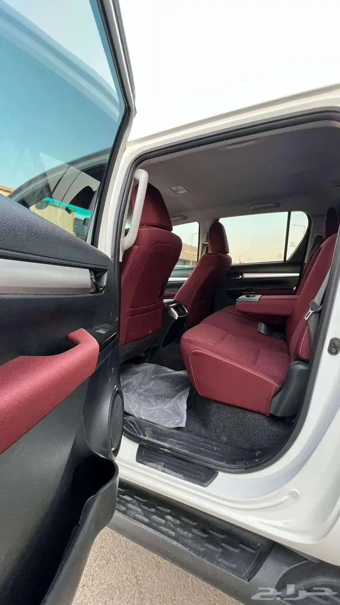 تويوتا هايلوكس GLX ديزل موديل 2024- معرض خلف للسيارات 12