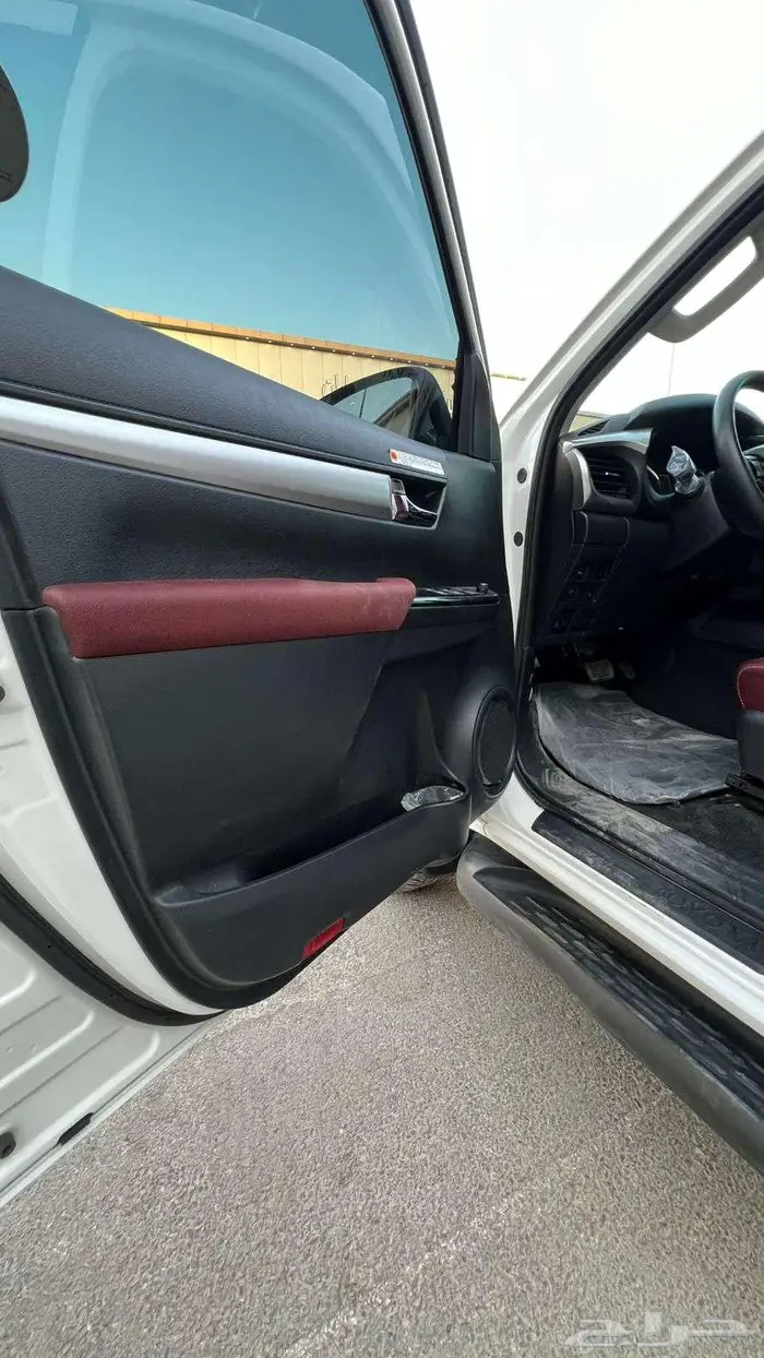 تويوتا هايلوكس GLX ديزل موديل 2024- معرض خلف للسيارات 11