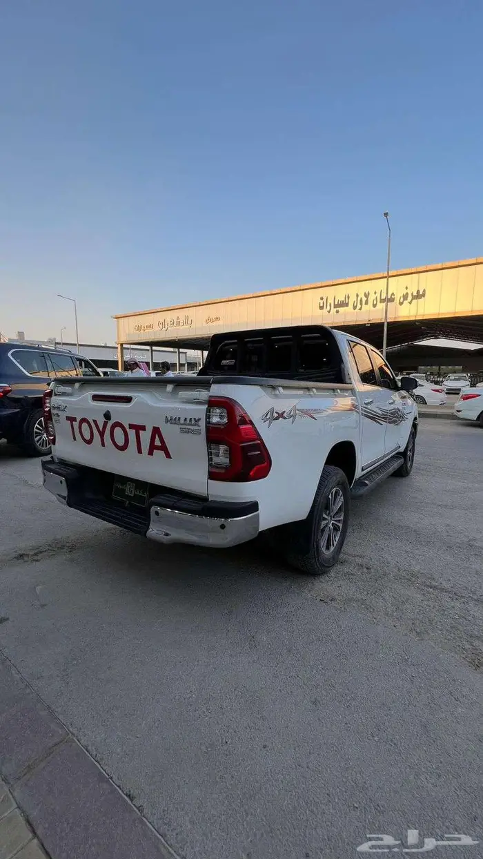 تويوتا هايلوكس GLX ديزل موديل 2024- معرض خلف للسيارات 5