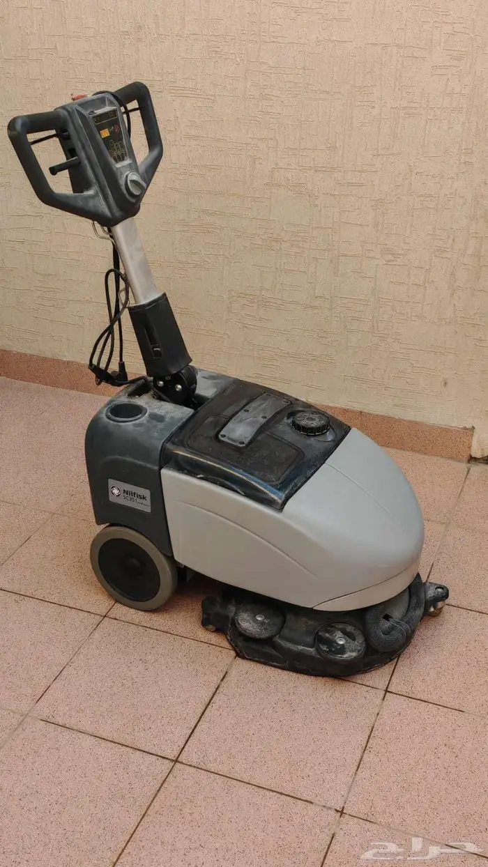 مكينة غسيل وتجفيف الارضيات بالبطارية Nilfisk SC351 1