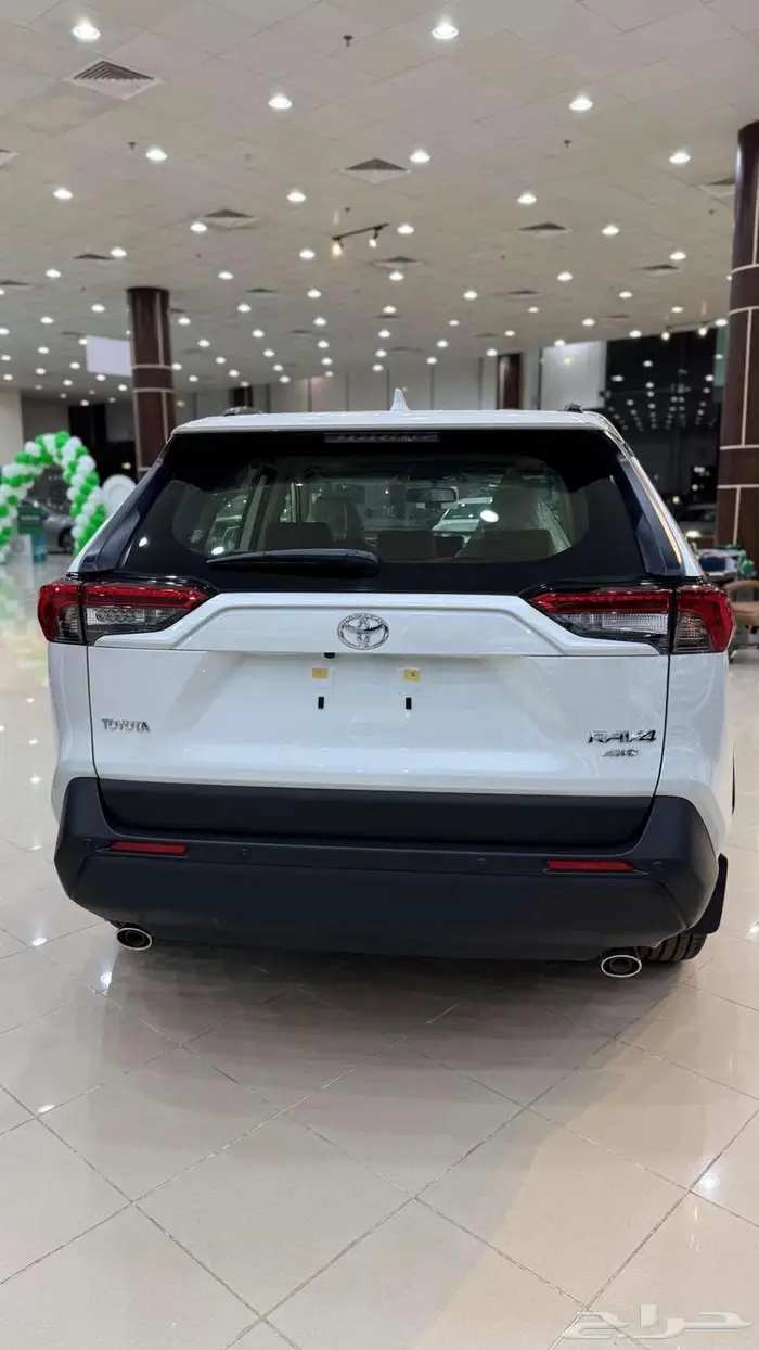 تويوتا رافور XLE 2025 1