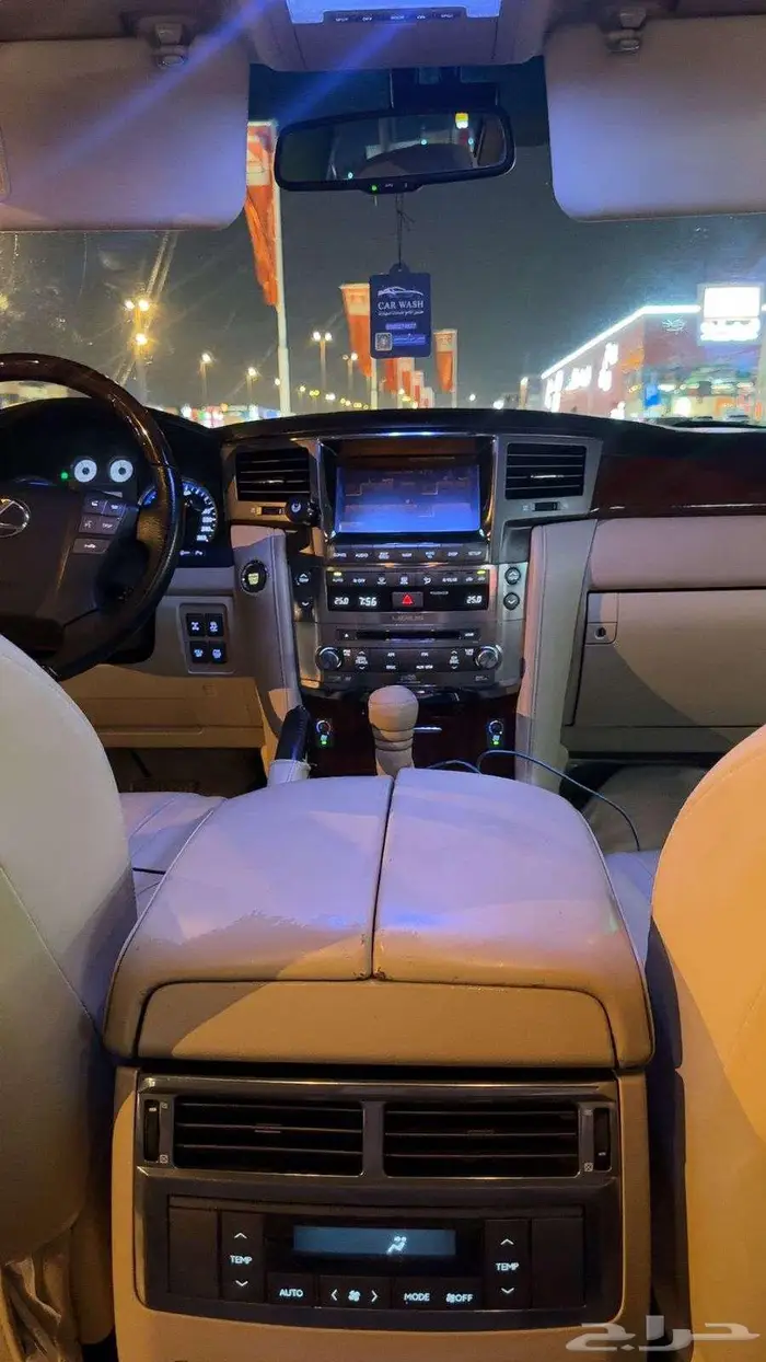 جيب لكزس 570 موديل 2011 6