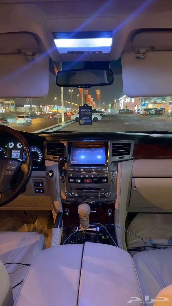 جيب لكزس 570 موديل 2011 1