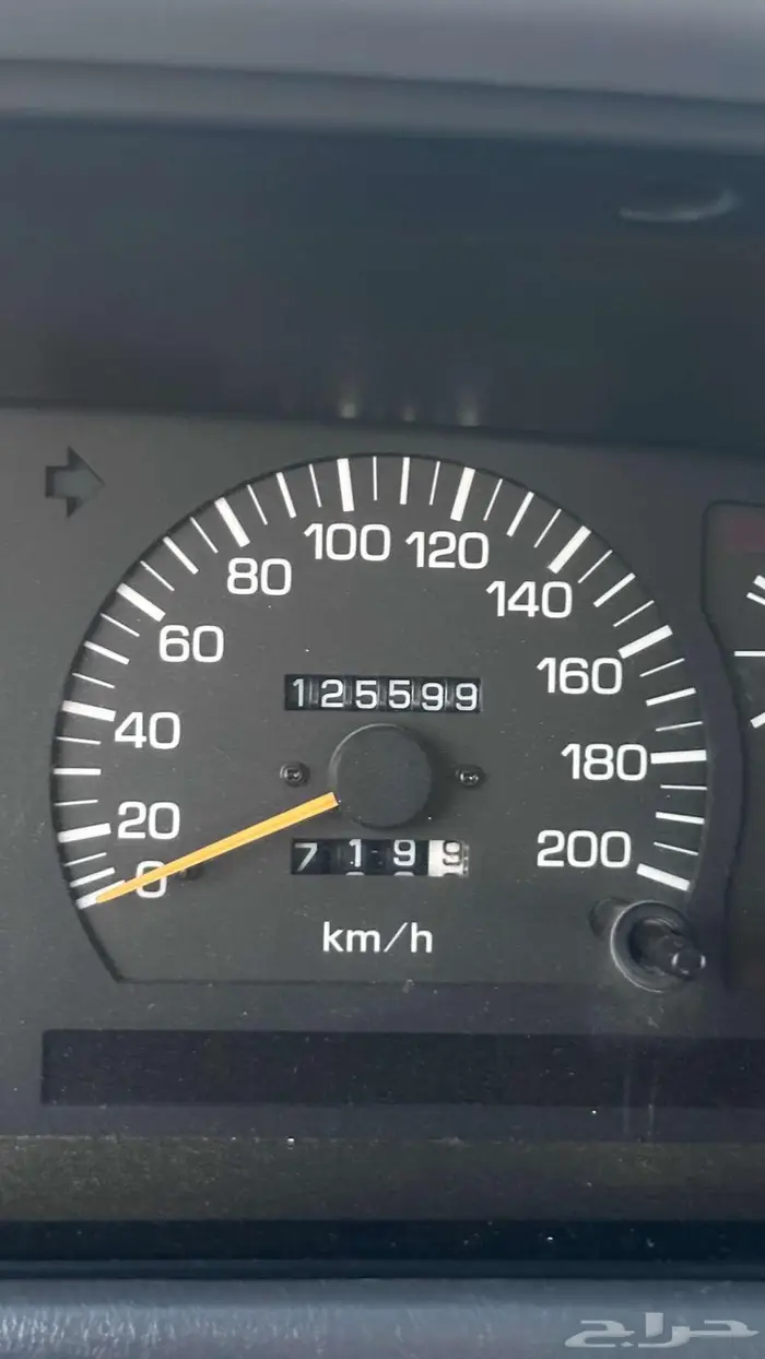 جيب تويوتا لاندكروزر مخزن 20