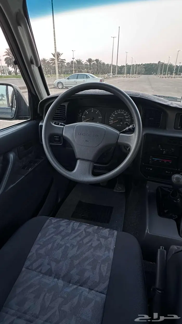 جيب تويوتا لاندكروزر مخزن 24