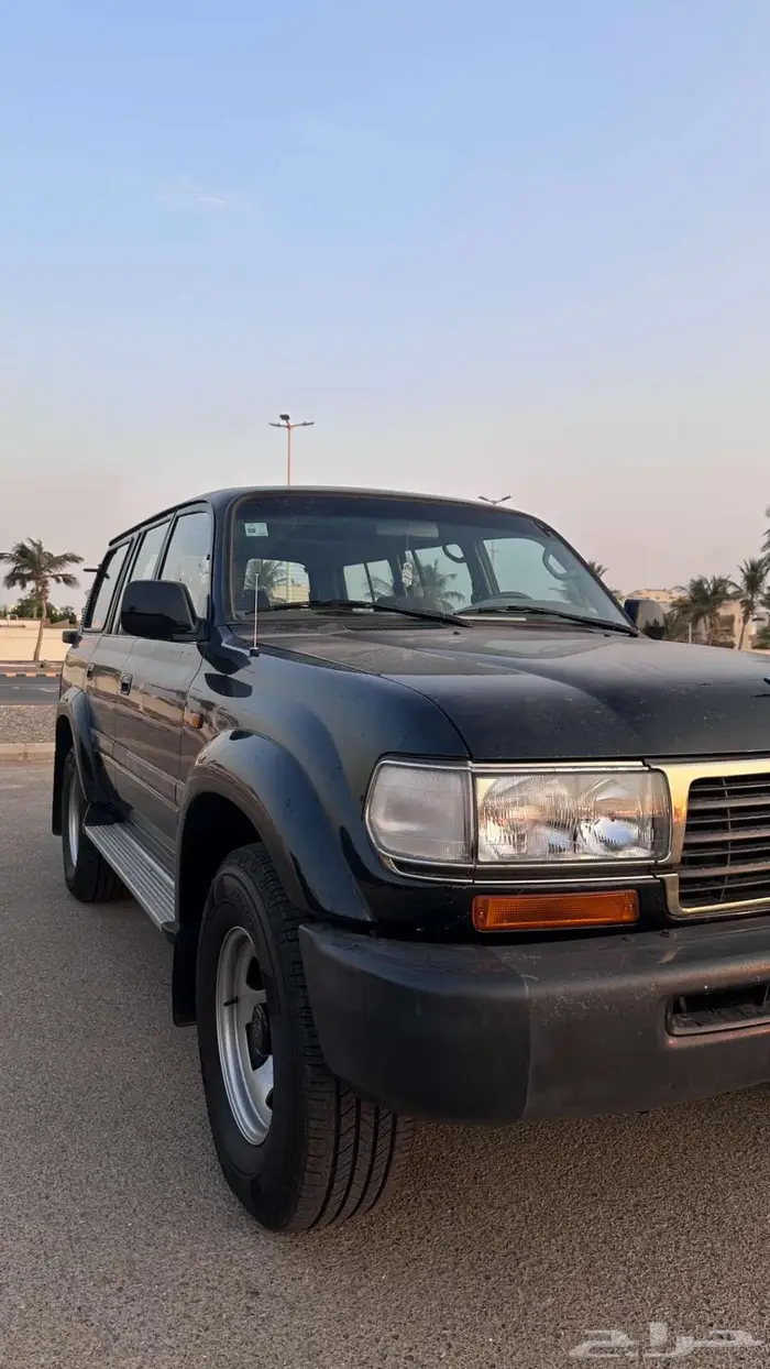 جيب تويوتا لاندكروزر مخزن 2
