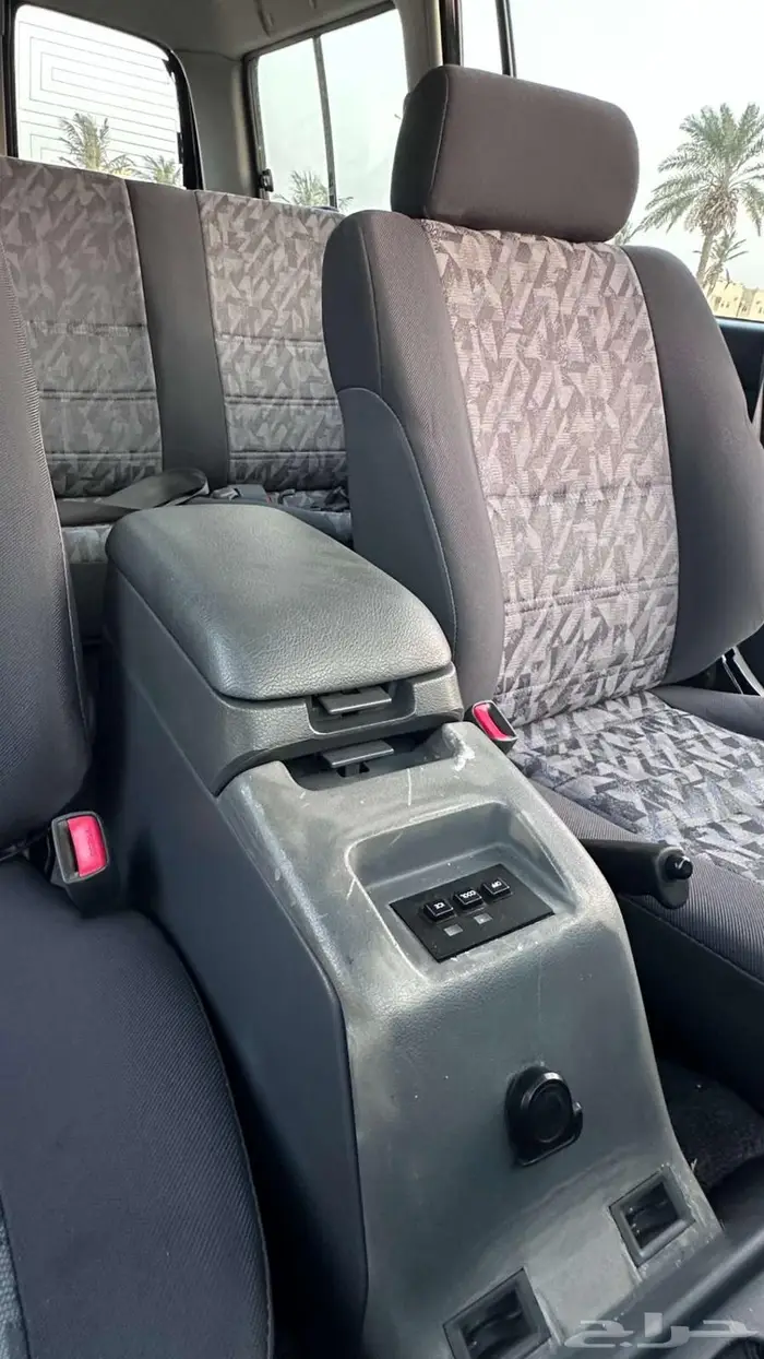 جيب تويوتا لاندكروزر مخزن 40