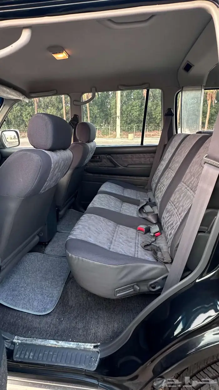 جيب تويوتا لاندكروزر مخزن 33