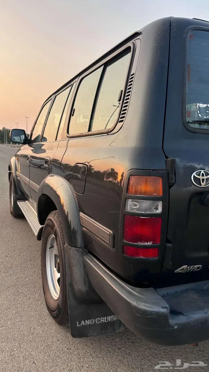جيب تويوتا لاندكروزر مخزن 12