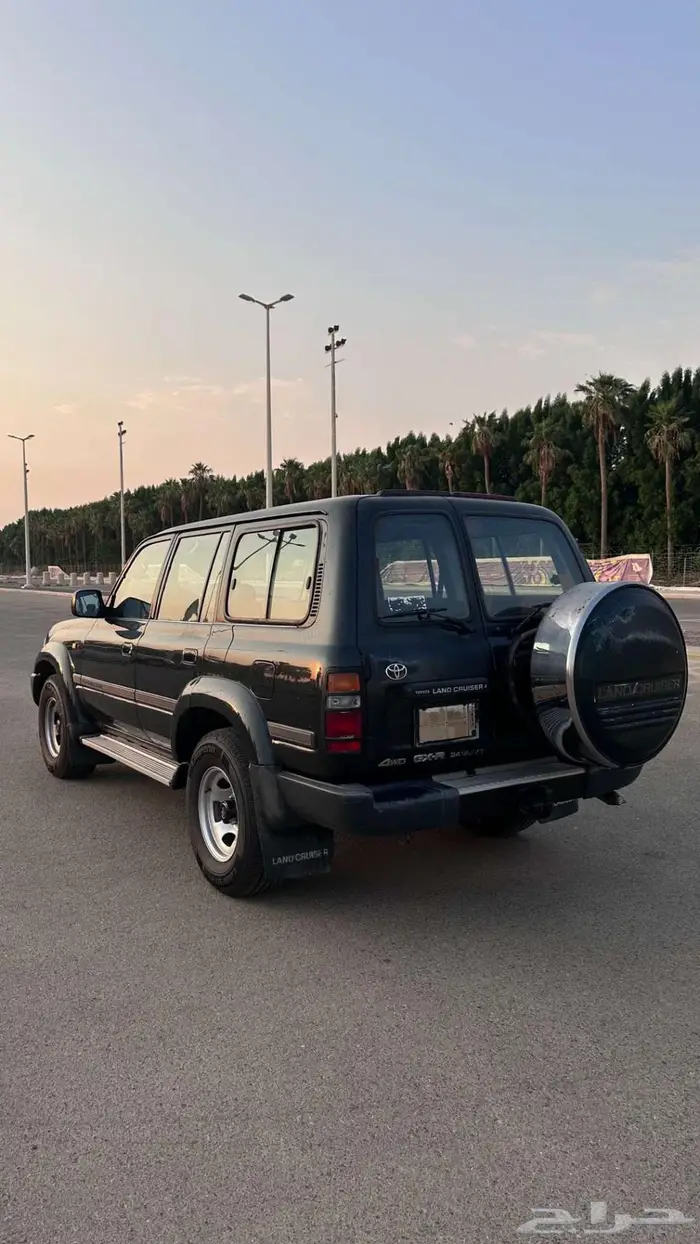 جيب تويوتا لاندكروزر مخزن 14