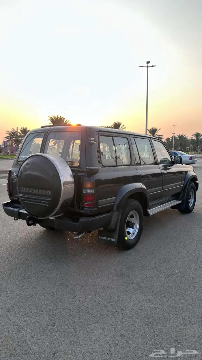 جيب تويوتا لاندكروزر مخزن 10
