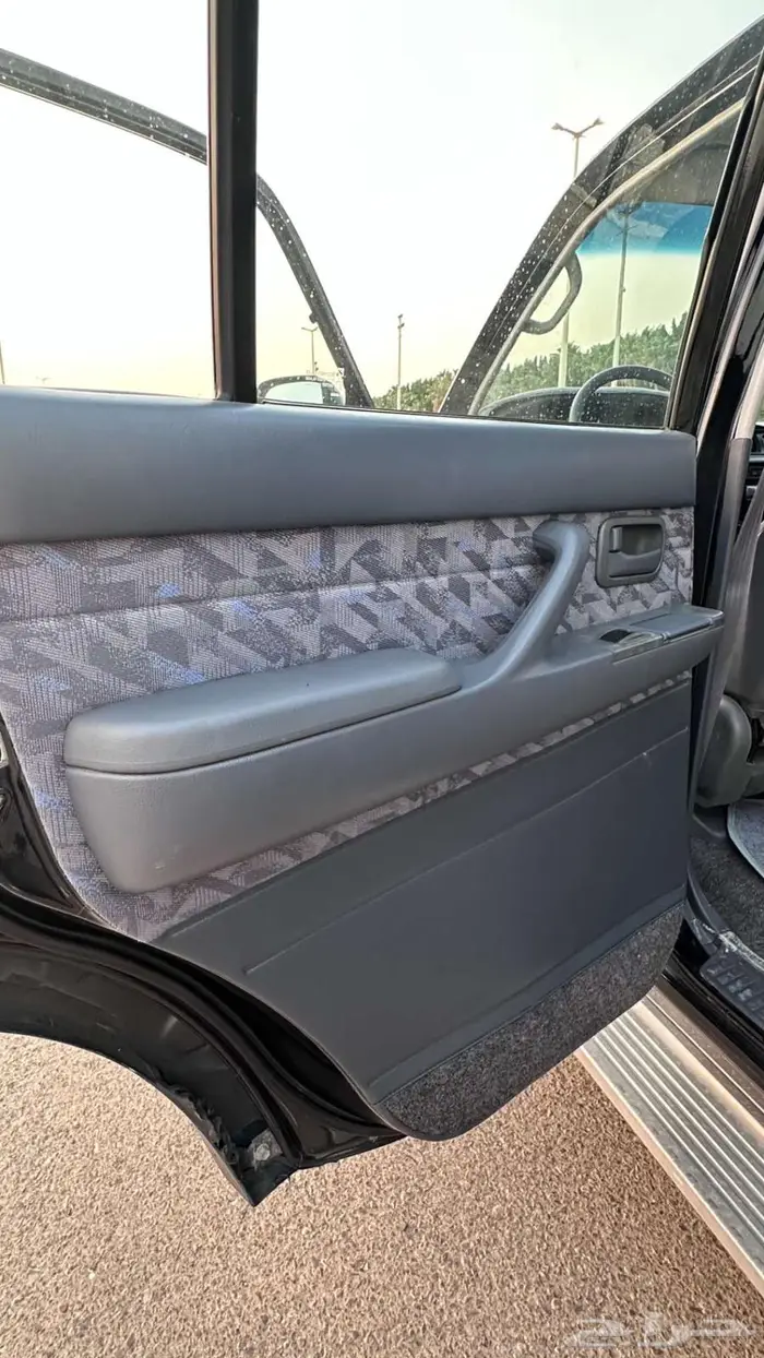 جيب تويوتا لاندكروزر مخزن 32