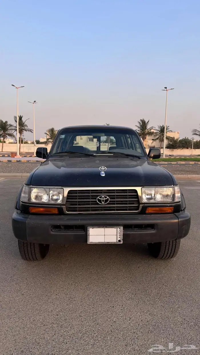 جيب تويوتا لاندكروزر مخزن 1