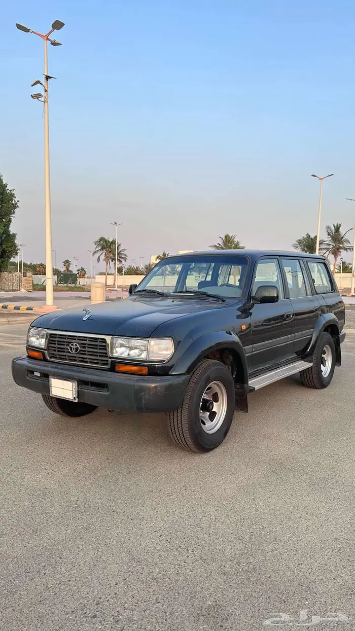 جيب تويوتا لاندكروزر مخزن 3