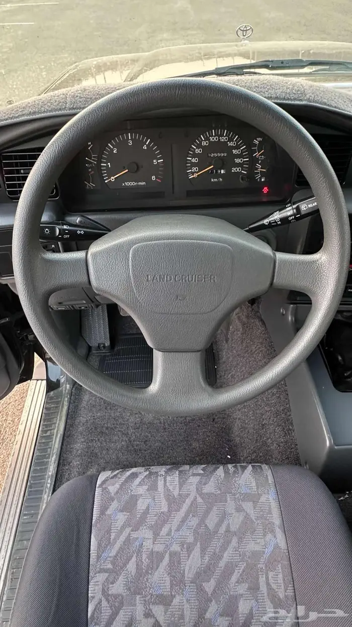 جيب تويوتا لاندكروزر مخزن 28