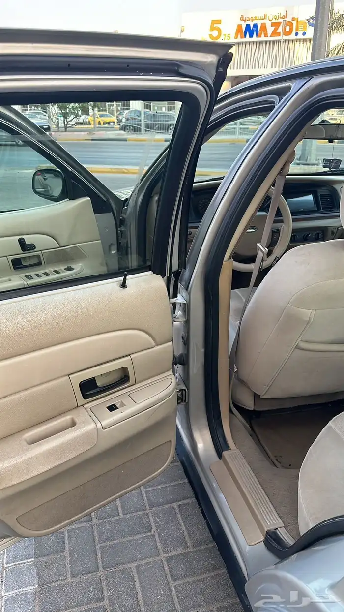 فورد كراون فكتوريا 2009 10