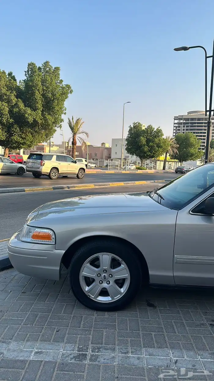 فورد كراون فكتوريا 2009 8