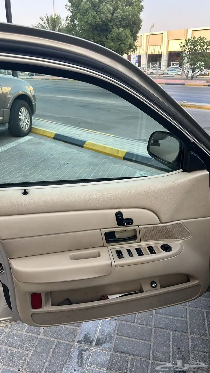 فورد كراون فكتوريا 2009 14