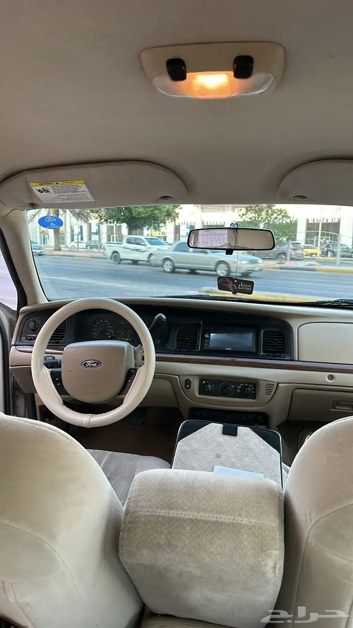 فورد كراون فكتوريا 2009 16