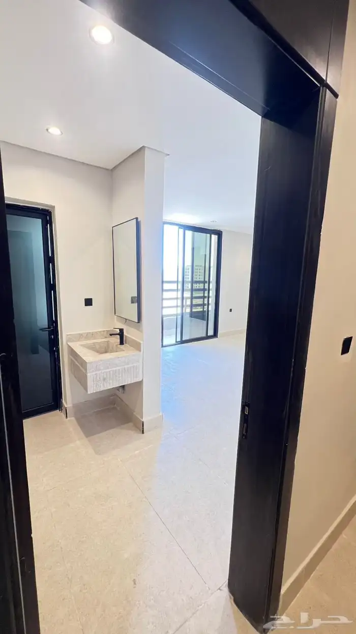 شقة جديدة راقية للإيجار في الدمام   حي الشعلة 13