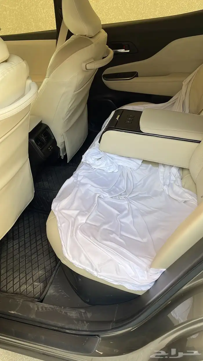 للبيع كراون 2023 اللون رمادي فل كامل دبل اعلى فئه ماجستا 5