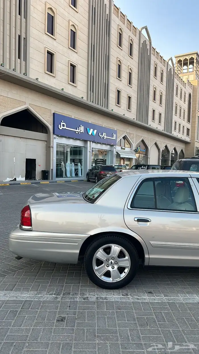 فورد كراون فكتوريا 2009 1