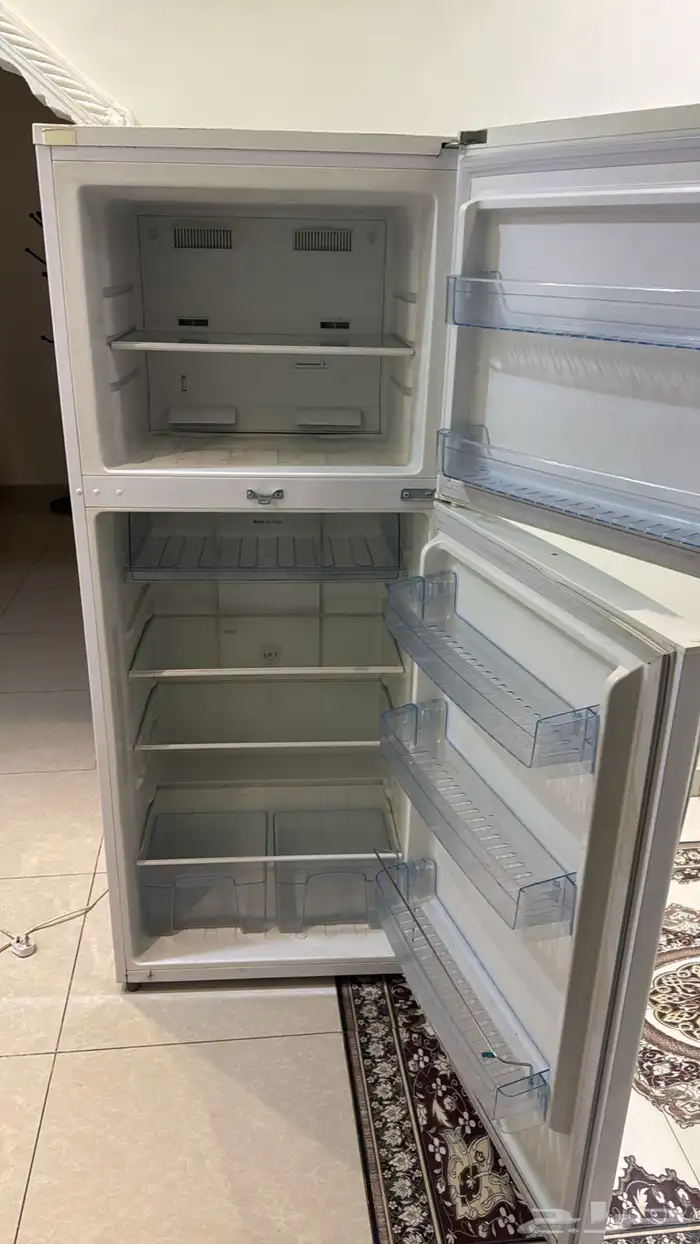 ثلاجه للبيع و2 فرن كهربائي 1