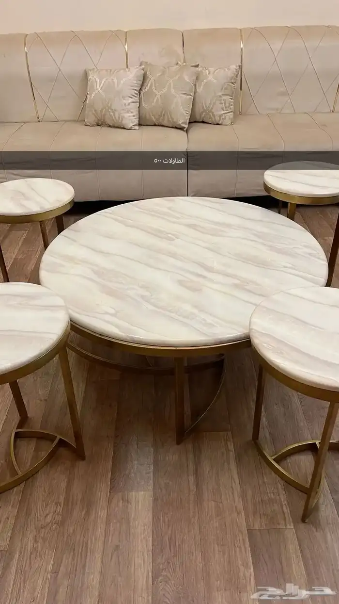 كنب 13متر مع ركنين يحتاج الى تنجيد السعر 600 بيع مستعجل 1