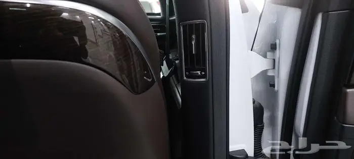 جينسيس G90 2017 رويال V6 نظيفة وكالة 29