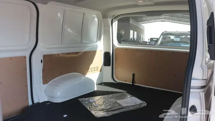 تويوتا باص بضاعه سقف منخفض ديزل جير عادي م 2025 - سعودي 9