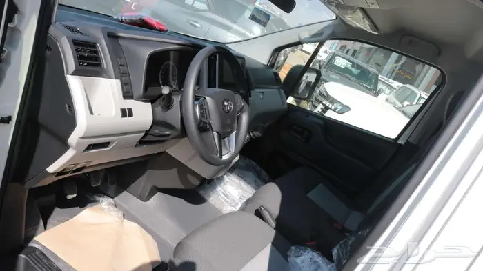 تويوتا باص بضاعه سقف منخفض ديزل جير عادي م 2025 - سعودي 11