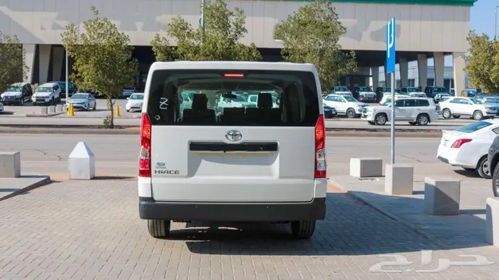 تويوتا باص بضاعه سقف منخفض ديزل جير عادي م 2025 - سعودي 8