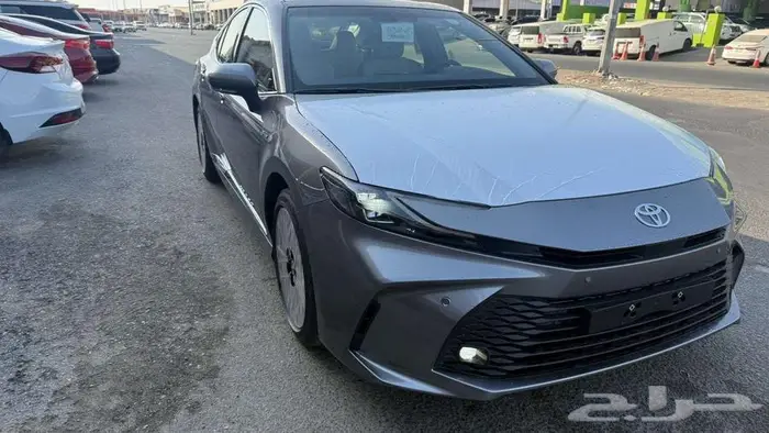 تويوتا كامري LE هايبرد بانوراما 2025 0