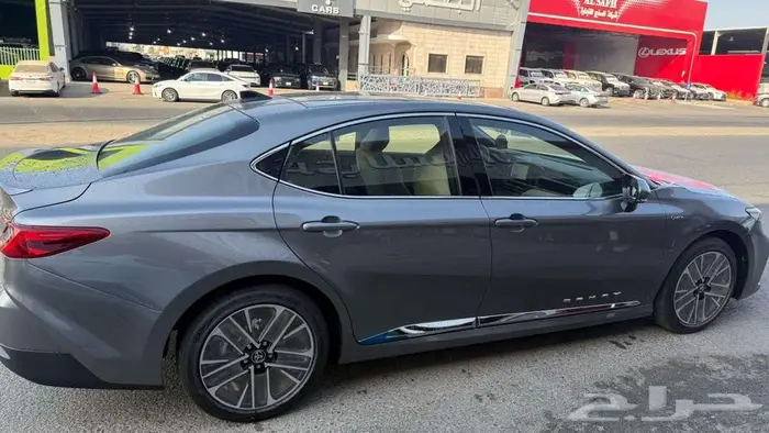 تويوتا كامري LE هايبرد بانوراما 2025 6