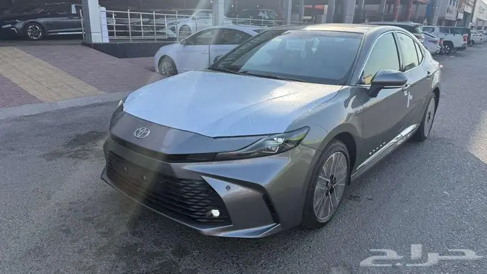 تويوتا كامري LE هايبرد بانوراما 2025 11