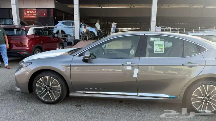 تويوتا كامري LE هايبرد بانوراما 2025 3