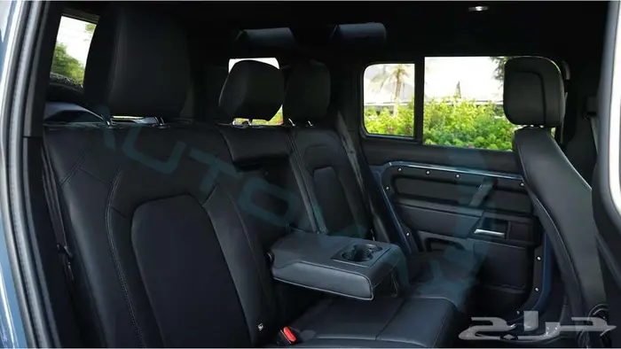 2025 Land Rover Defender 110 X-Dynamic SE P400e 17