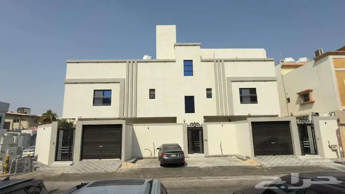 للبيع ملحق 6 غرف مع 2 سطح خاص حي احد 71 0