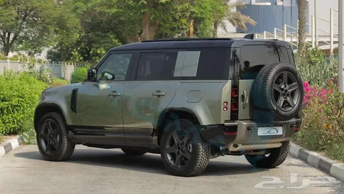 2025 Land Rover Defender 110 X-Dynamic SE P400e 4