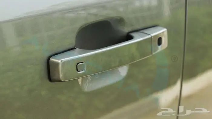 2025 Land Rover Defender 110 X-Dynamic SE P400e 28