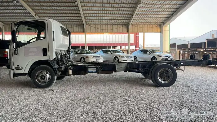 ايسوزو دينا شاص 5 متر قير عادي 2014 4