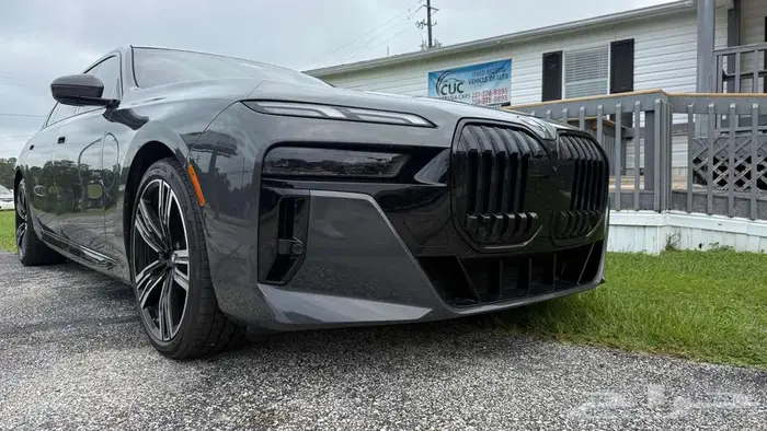 بي ام دبليو 740i 2023 2