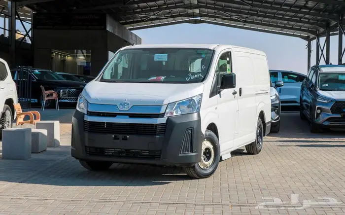 تويوتا باص بضاعه سقف منخفض ديزل جير عادي م 2025 - سعودي 2