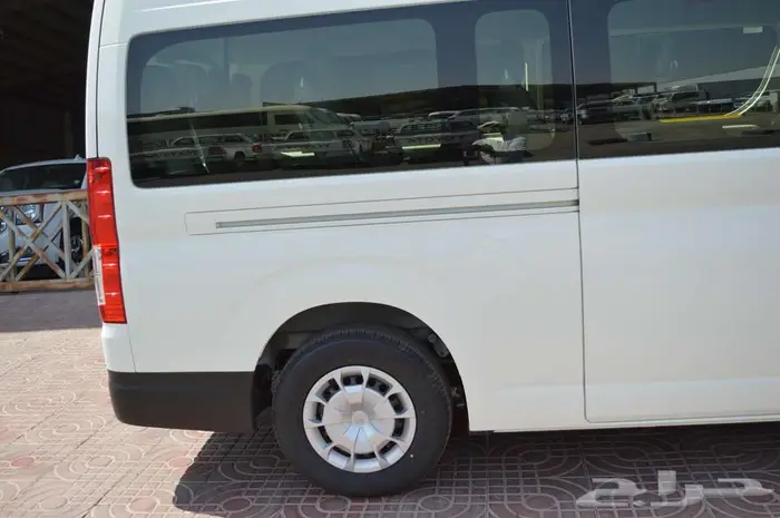 تويوتا باص هايس 13 راكب موديل 2026 ديزل قير عادي عبداللطيف 31